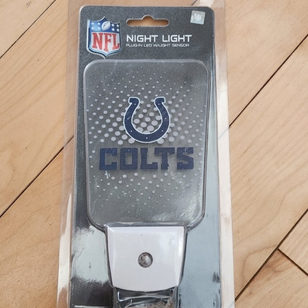 Indianapolis Colts NFL night light plug in with light sensor *new*